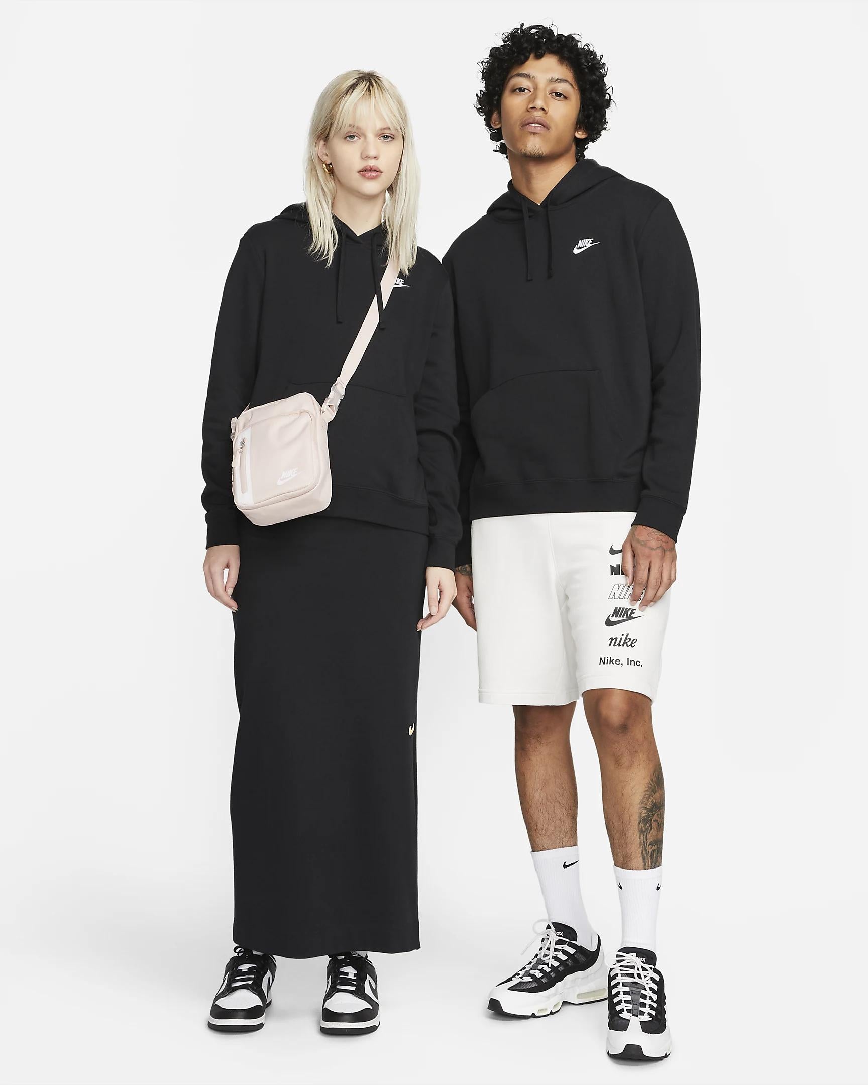 NIKE WOMEN'S SWEATSHIRT
