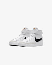 Laden Sie das Bild in den Galerie-Viewer, NIKE BLAZER MID&#39;77 PS
