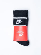 Carica l'immagine nel visualizzatore di Gallery, U NK CREW NSW ESSENTIAL STRIPE TRIS CALZE 
