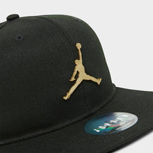 Load image into Gallery viewer, CAPPELLO CON VISIERA JORDAN
