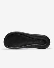 Carica l&#39;immagine nel visualizzatore di Gallery, NIKE VICTORI ONE SLIDE CIABATTA

