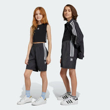 Cargar imagen en el visor de la galería, BERMUDA ADIDAS JUNIOR
