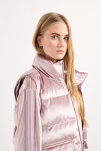 Carica l'immagine nel visualizzatore di Gallery, PIUMINO DONNA EA7
