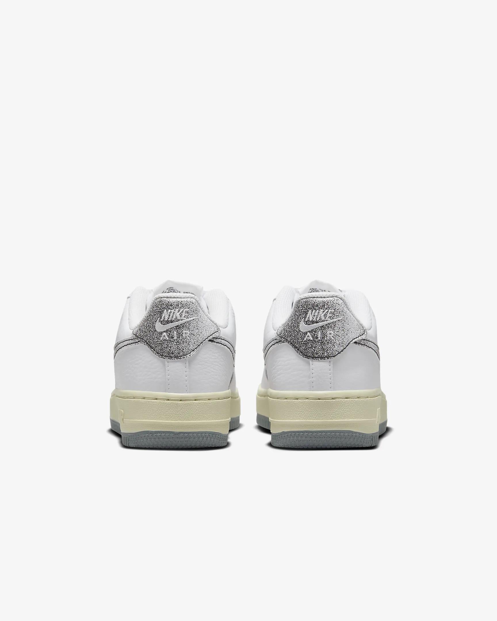 Nike Air Force 1 LV8 3