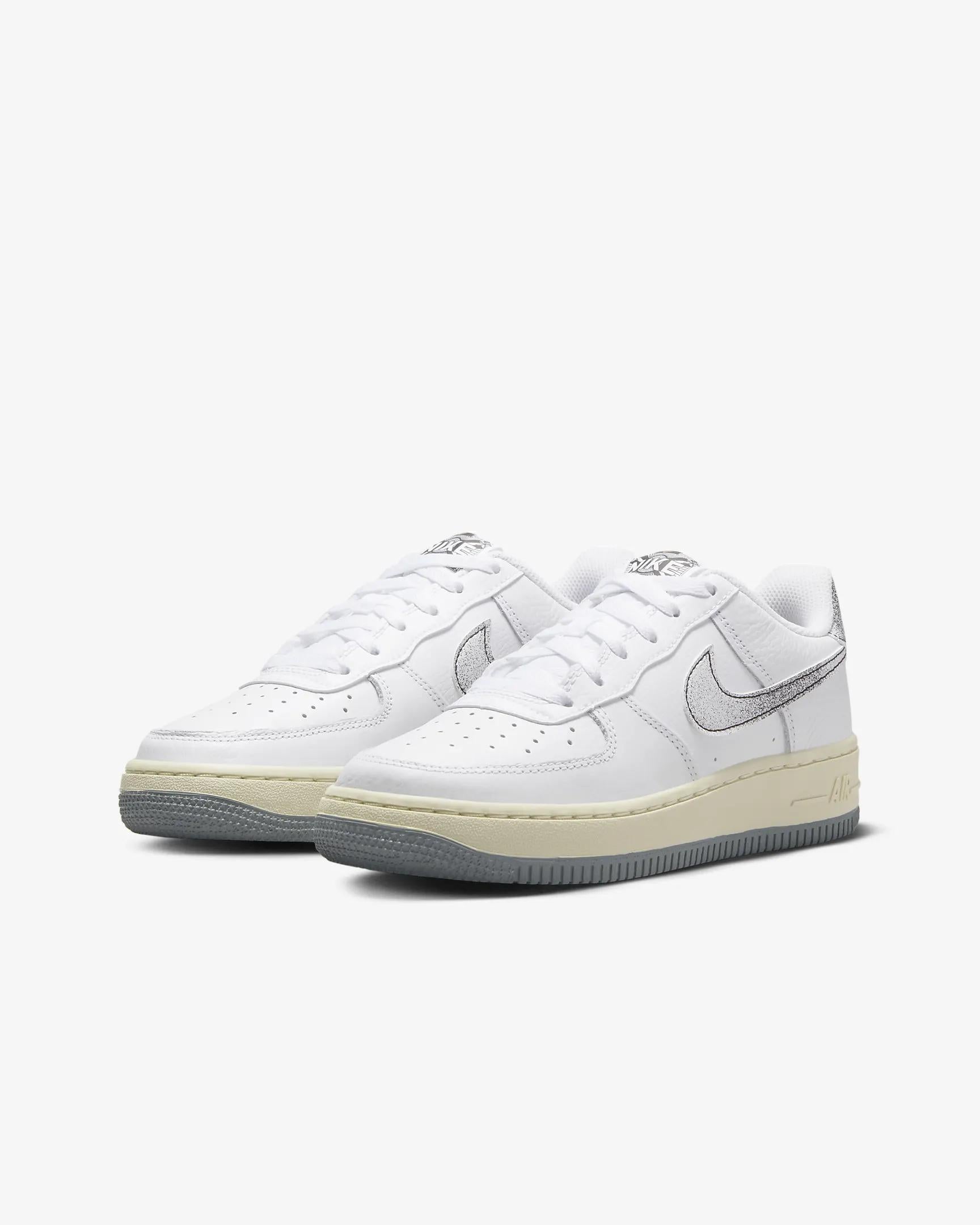 Nike Air Force 1 LV8 3
