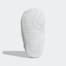 Carica l'immagine nel visualizzatore di Gallery, STAN SMITH CRIB INFANT
