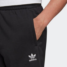 Cargar imagen en el visor de la galería, SHORT UOMO LOUNGEWEAR TREFOIL ESSENTIALS
