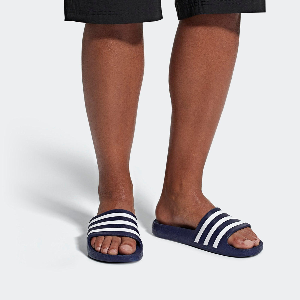 ADILETTE AQUA DKBLUE/FTWWHT/DKBLUE
