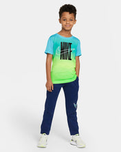 Cargar imagen en el visor de la galería, T-SHIRT JUNIOR NIKE GRADIENT AOP
