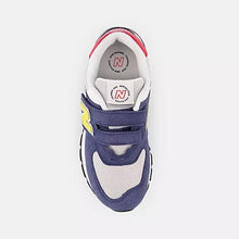 Carica l'immagine nel visualizzatore di Gallery, NEW BALANCE 574
