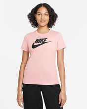 Carica l'immagine nel visualizzatore di Gallery, T-SHIRT NIKE MEZZA MANICA DONNA
