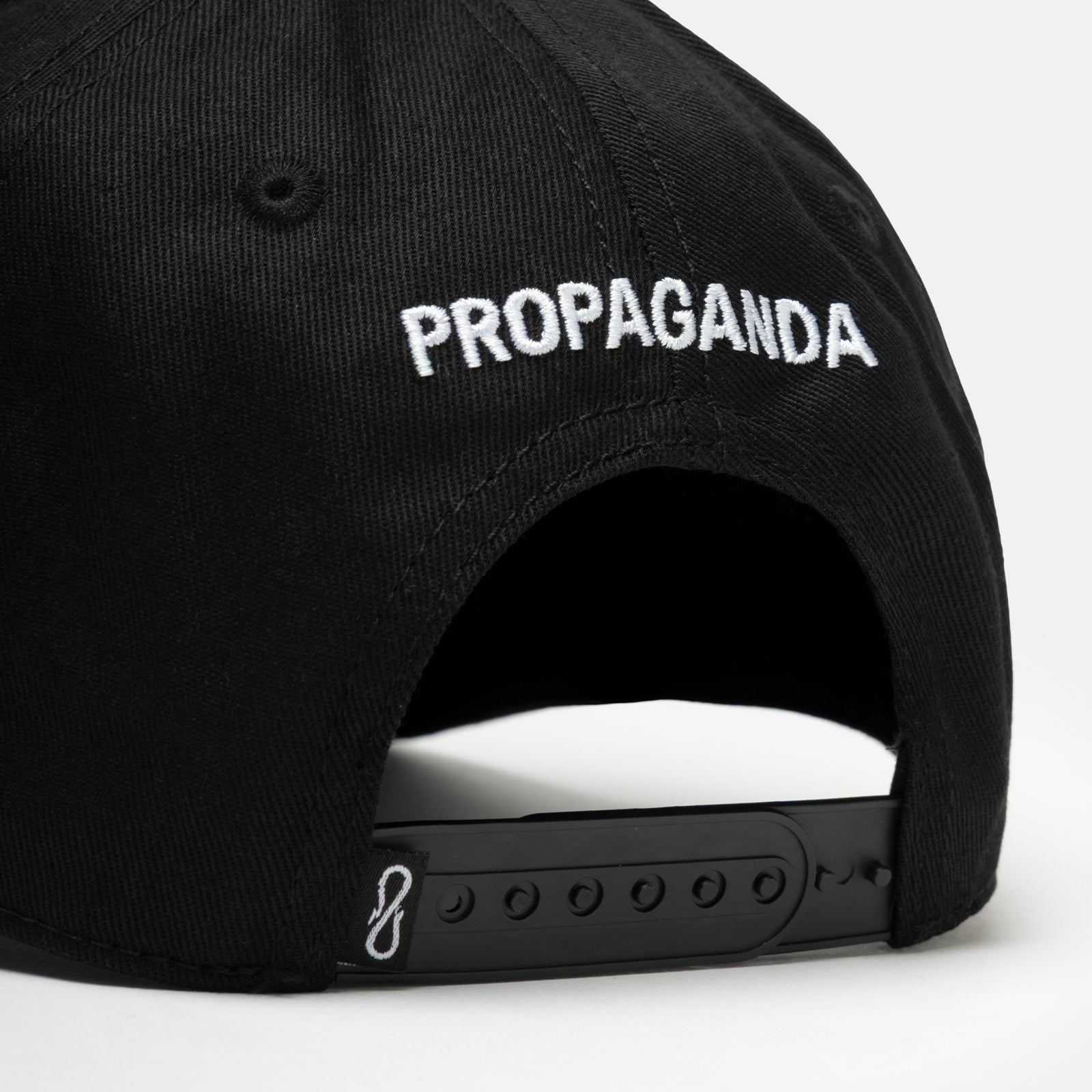 CAPPELLO CON VISIERA