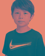 Carica l&#39;immagine nel visualizzatore di Gallery, U NSW TEE SWOOSH T-SHIRT
