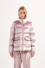 Carica l'immagine nel visualizzatore di Gallery, PIUMINO DONNA EA7
