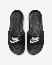 Cargar imagen en el visor de la galería, NIKE VICTORI ONE SLIDE CIABATTA UOMO
