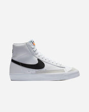 Laden Sie das Bild in den Galerie-Viewer, NIKE BLAZER MID &#39;77 (GS)
