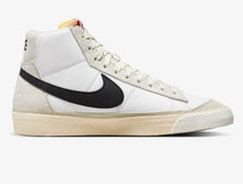 Cargar imagen en el visor de la galería, NIKE BLAZER MID CLUB
