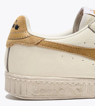 Cargar imagen en el visor de la galería, GAME L LOW WAXED SUEDE POP
