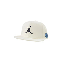 Load image into Gallery viewer, CAPPELLO CON VISIERA JORDAN

