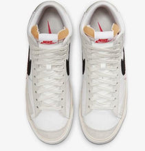 Cargar imagen en el visor de la galería, NIKE BLAZER MID CLUB
