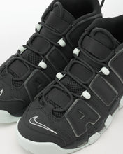 Laden Sie das Bild in den Galerie-Viewer, NIKE AIR MORE UPTEMPO 96
