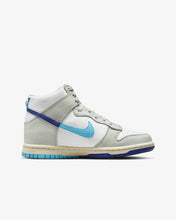 Carica l&#39;immagine nel visualizzatore di Gallery, Nike Dunk High SE
