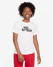 Laden Sie das Bild in den Galerie-Viewer, T-SHIRT NIKE JUNIOR
