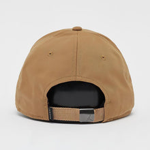 Laden Sie das Bild in den Galerie-Viewer, CAPPELLO CON VISIERA JORDAN
