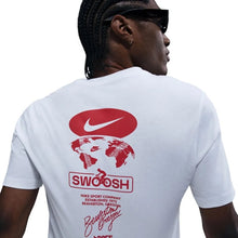 Laden Sie das Bild in den Galerie-Viewer, T-SHIRT UOMO NIKE
