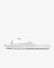 Laden Sie das Bild in den Galerie-Viewer, NIKE VICTORI ONE SHOWER SLIDE CIABATTA 
