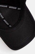 Cargar imagen en el visor de la galería, CAPPELLO CON VISIERA EA7
