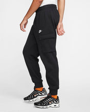 Laden Sie das Bild in den Galerie-Viewer, M NSW CLUB PANT CARGO BB PANTALONE UOMO
