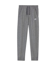 Laden Sie das Bild in den Galerie-Viewer, B PANTALONE JUNIOR NSW CLUB FT JOGGER PANT
