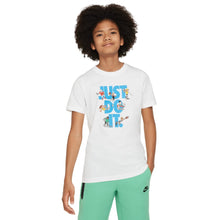 Laden Sie das Bild in den Galerie-Viewer, T-SHIRT NIKE JUNIOR
