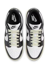 Carica l&#39;immagine nel visualizzatore di Gallery, W NIKE DUNK LOW
