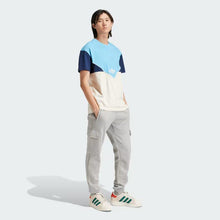 Carica l&#39;immagine nel visualizzatore di Gallery, T-SHIRT ADICOLOR SEASONAL ARCHIVE
