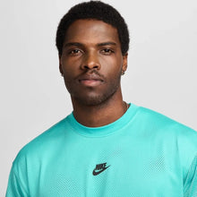Laden Sie das Bild in den Galerie-Viewer, T-SHIRT UOMO NIKE
